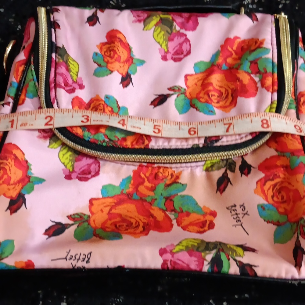 Betsy Johnson lunch tote - Picture 7 of 9